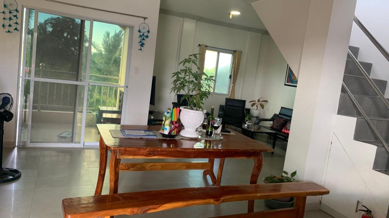 Soul Travellers Dagatan Castle Hotel Badian Ngoại thất bức ảnh