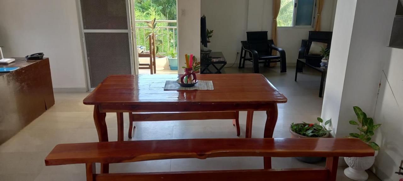 Soul Travellers Dagatan Castle Hotel Badian Ngoại thất bức ảnh