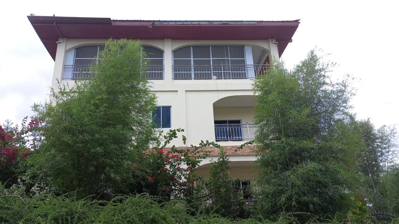 Soul Travellers Dagatan Castle Hotel Badian Ngoại thất bức ảnh